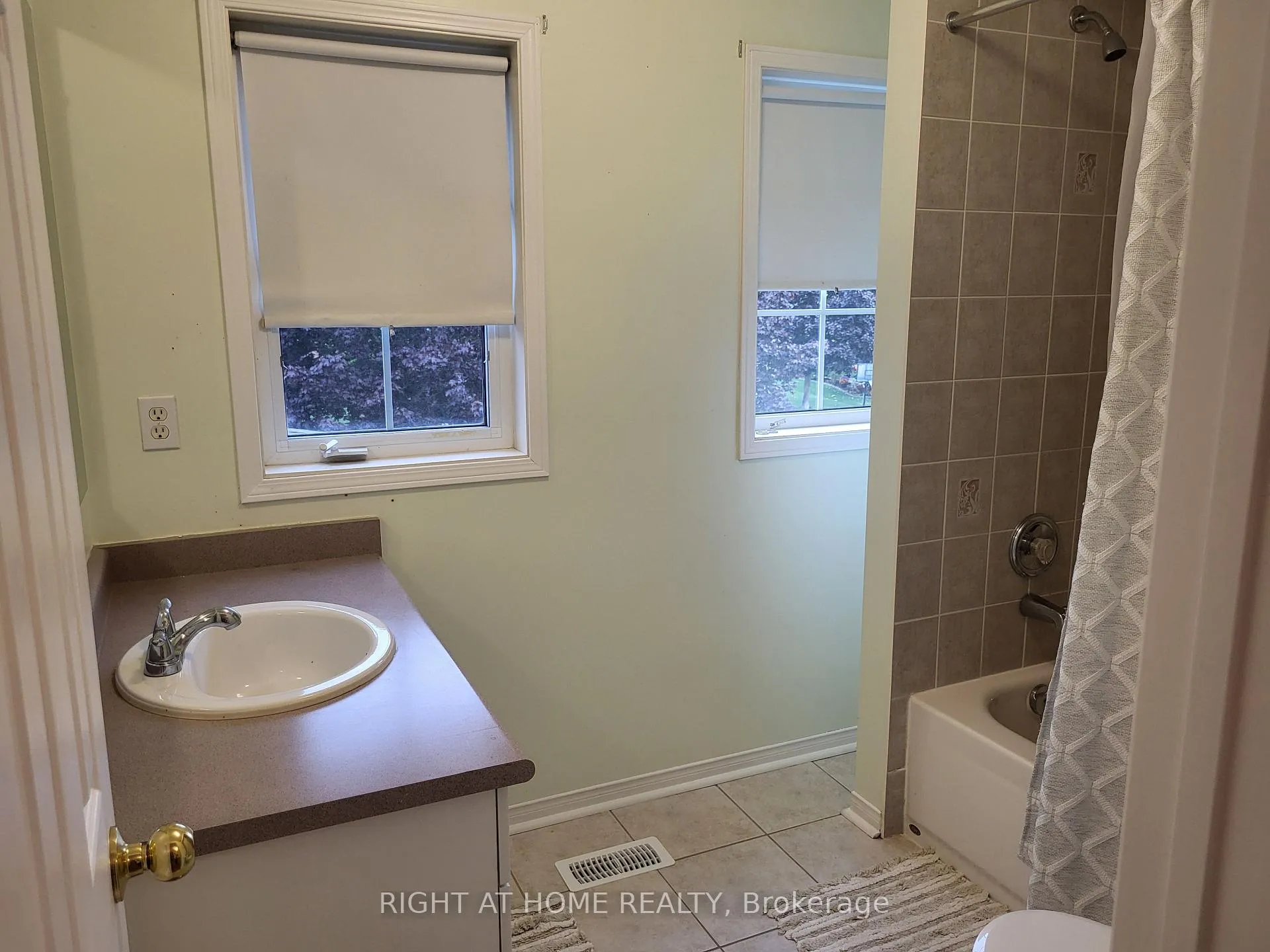 Photo 15 of 1964 Emerald Court, Innisfil, Alcona — HOMEH