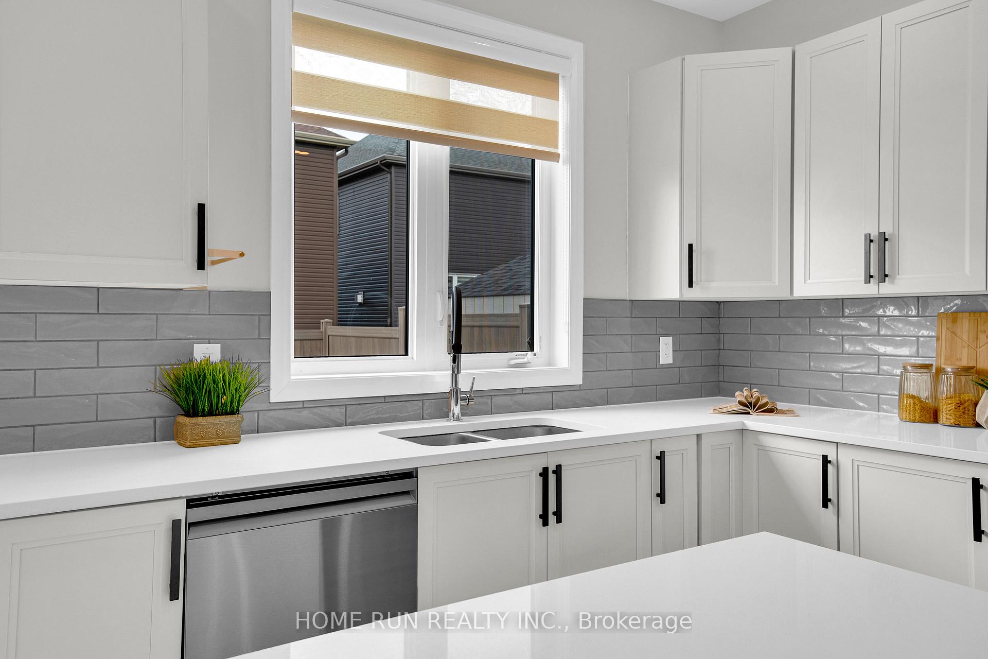 Photo 19 of 23 Jetty Drive, Ottawa, Mahogany Community — HOMEH