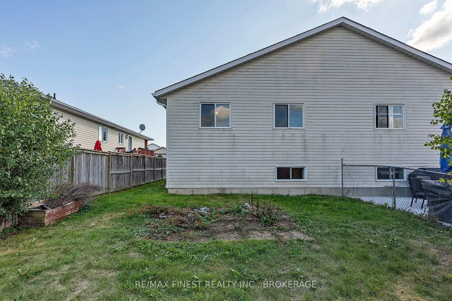 Photo 8 of 830 Peachwood Street, Kingston, City Northwest — HOMEH