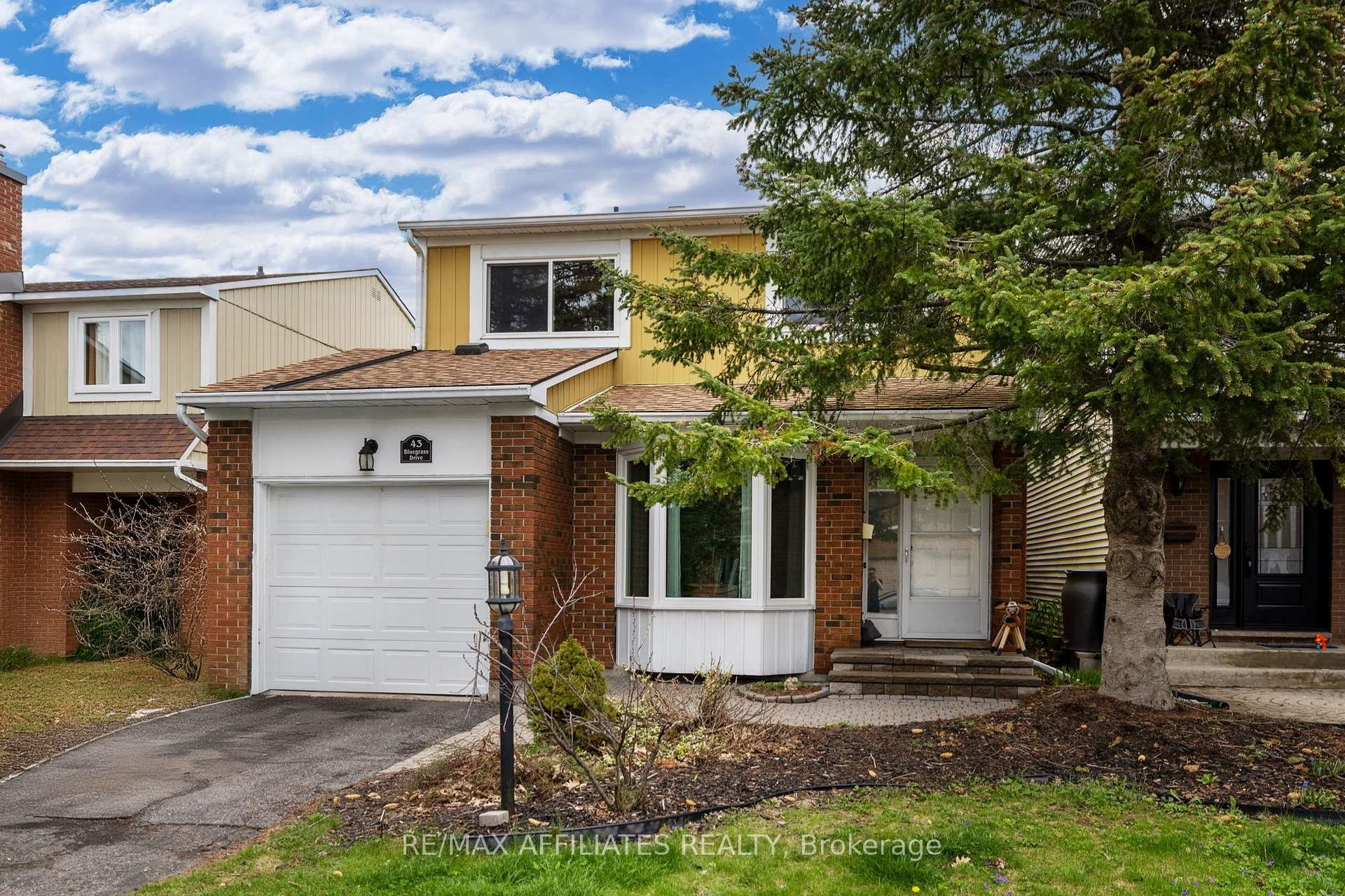 Photo 3 of 43 Bluegrass Drive, Ottawa, Kanata - Bridlewood — HOMEH