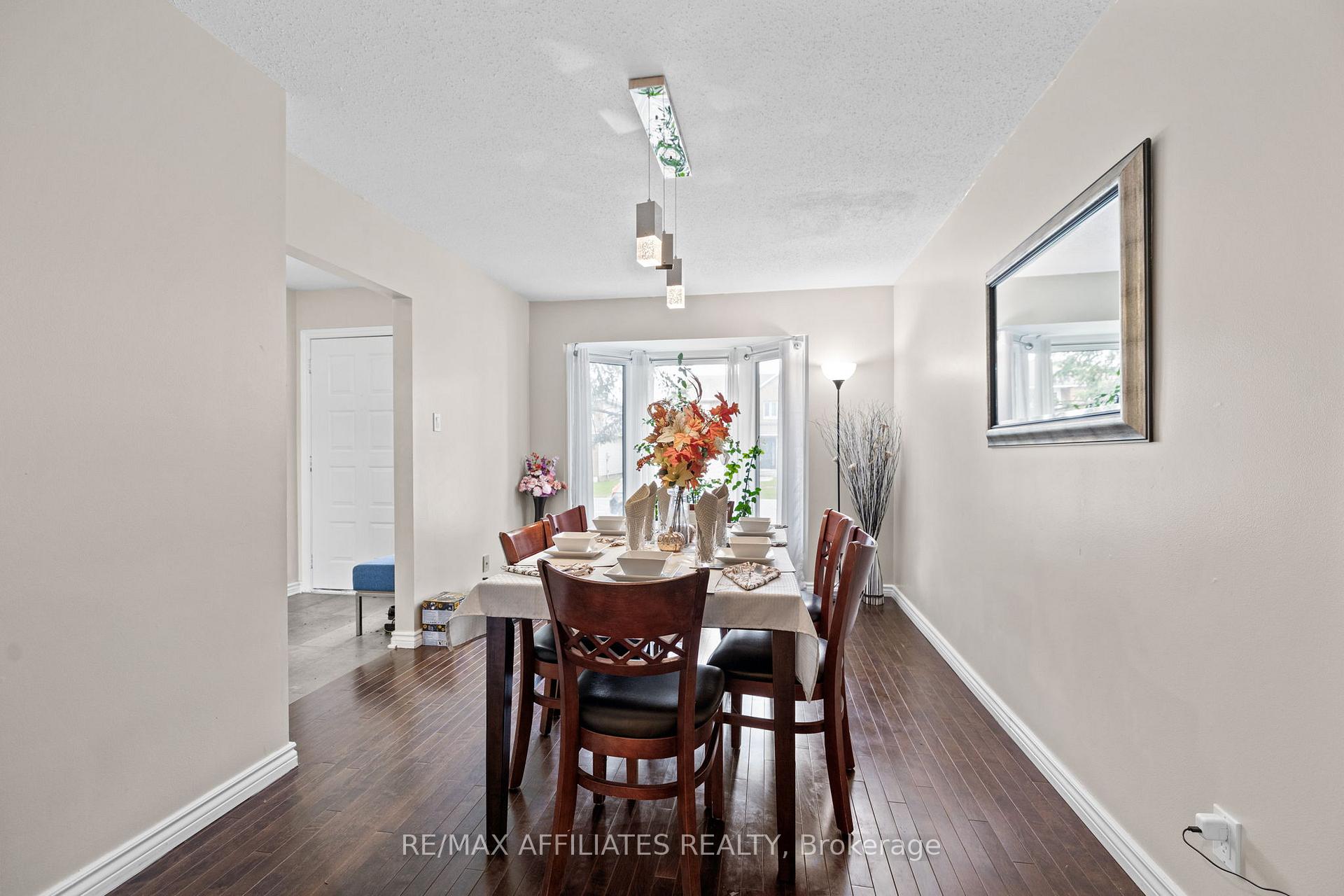 Photo 6 of 43 Bluegrass Drive, Ottawa, Kanata - Bridlewood — HOMEH