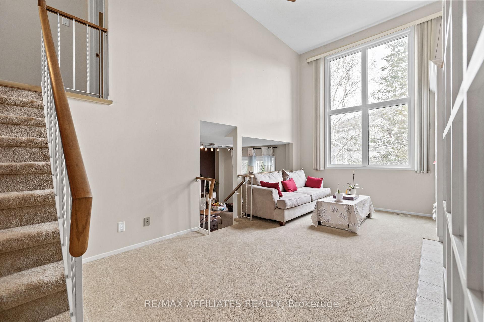 Photo 11 of 43 Bluegrass Drive, Ottawa, Kanata - Bridlewood — HOMEH