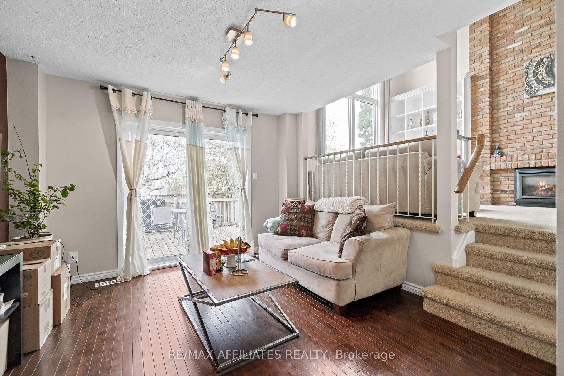 Photo 12 of 43 Bluegrass Drive, Ottawa, Kanata - Bridlewood — HOMEH