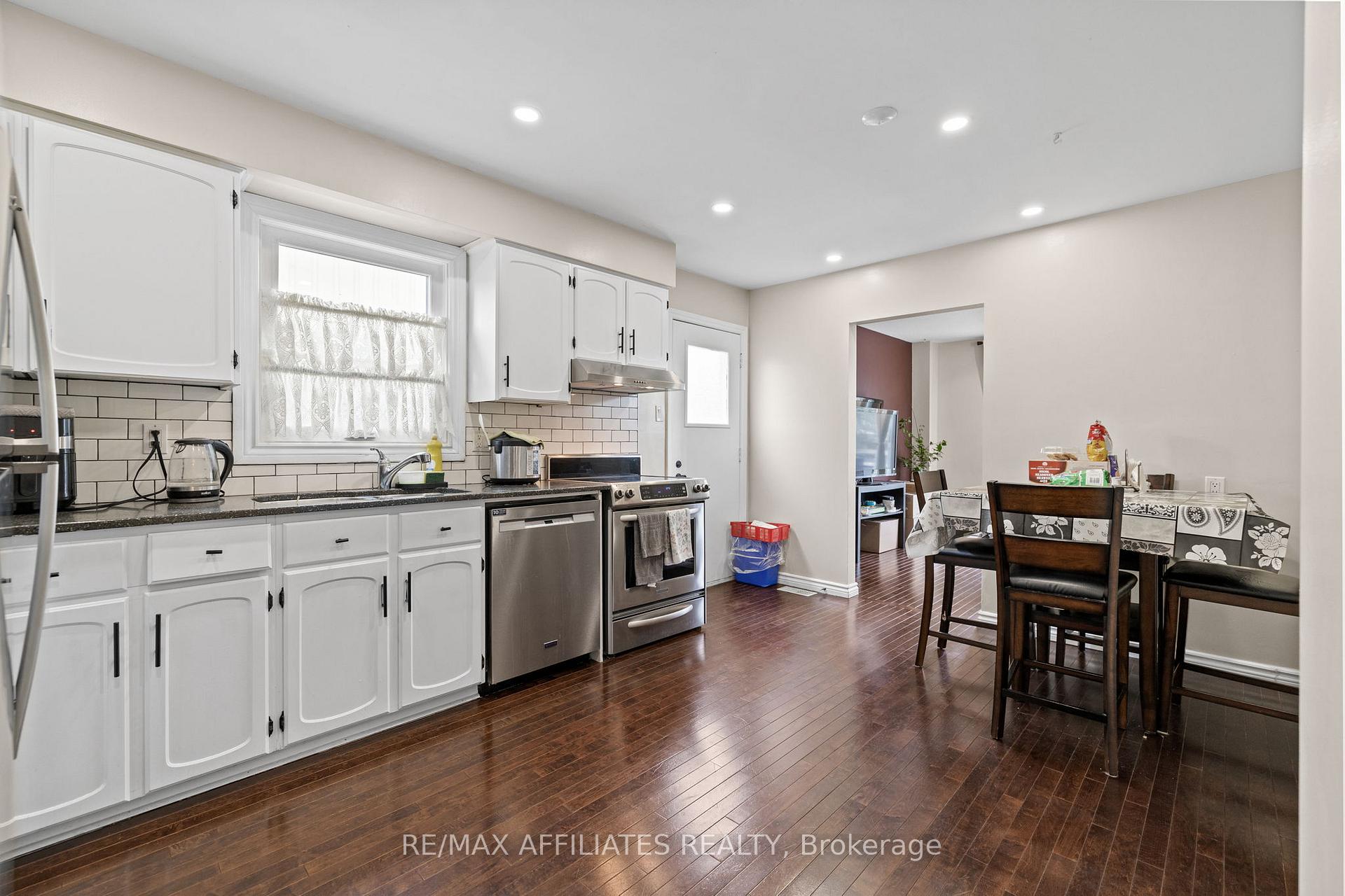 Photo 14 of 43 Bluegrass Drive, Ottawa, Kanata - Bridlewood — HOMEH