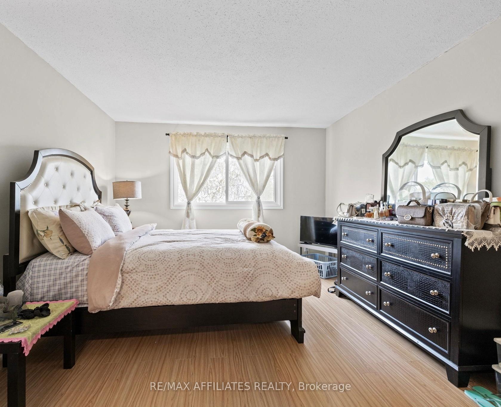 Photo 17 of 43 Bluegrass Drive, Ottawa, Kanata - Bridlewood — HOMEH