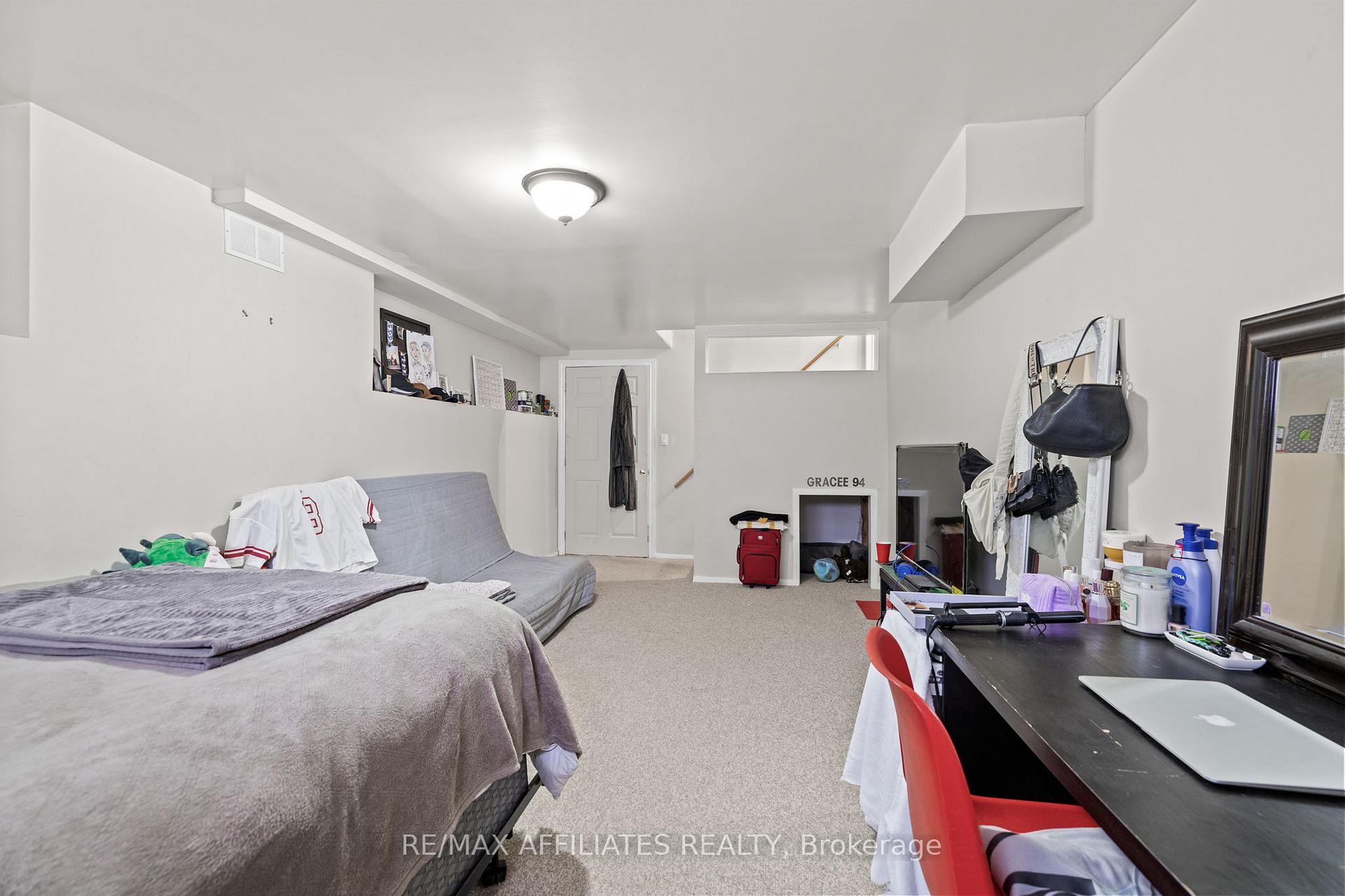 Photo 24 of 43 Bluegrass Drive, Ottawa, Kanata - Bridlewood — HOMEH