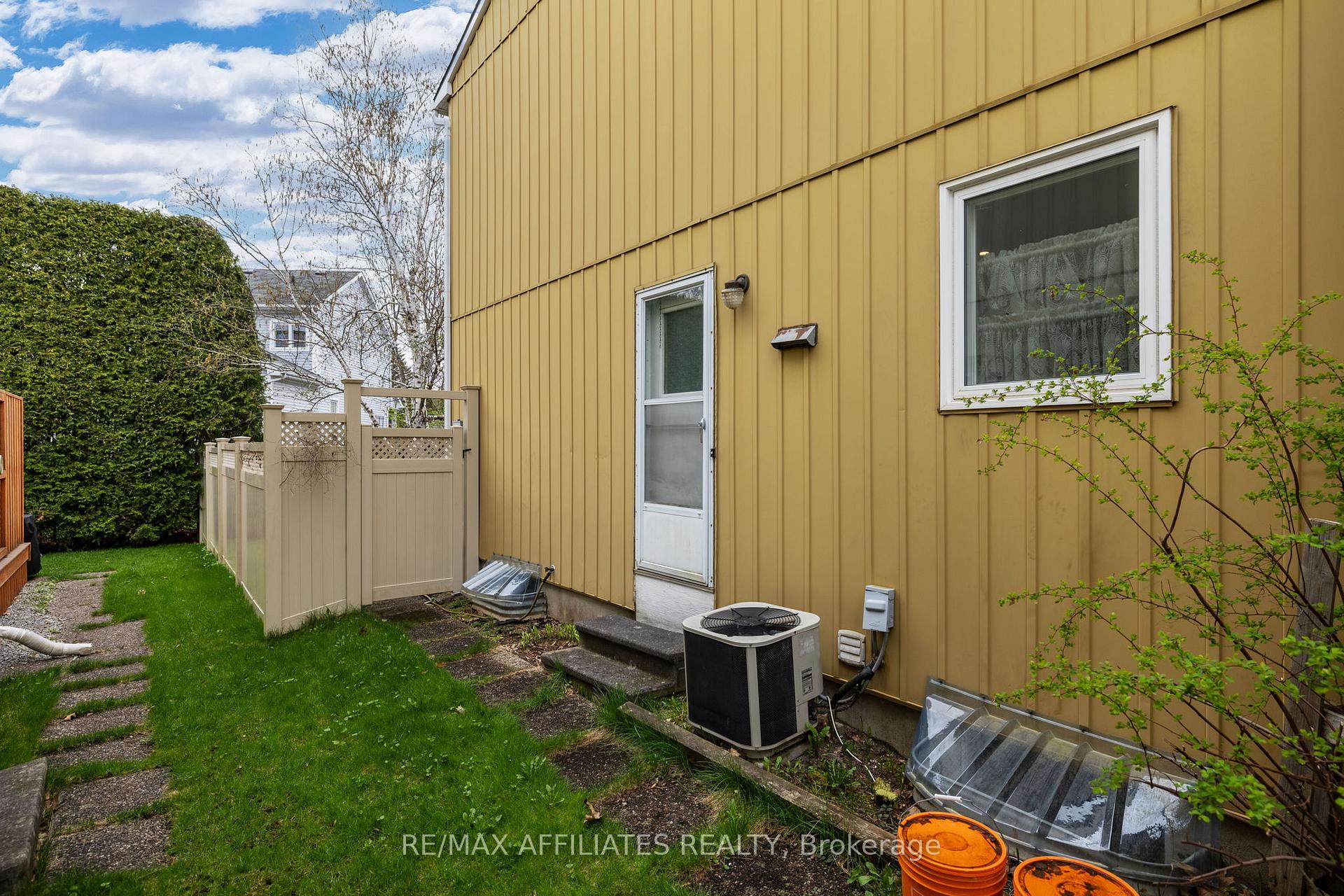 Photo 29 of 43 Bluegrass Drive, Ottawa, Kanata - Bridlewood — HOMEH