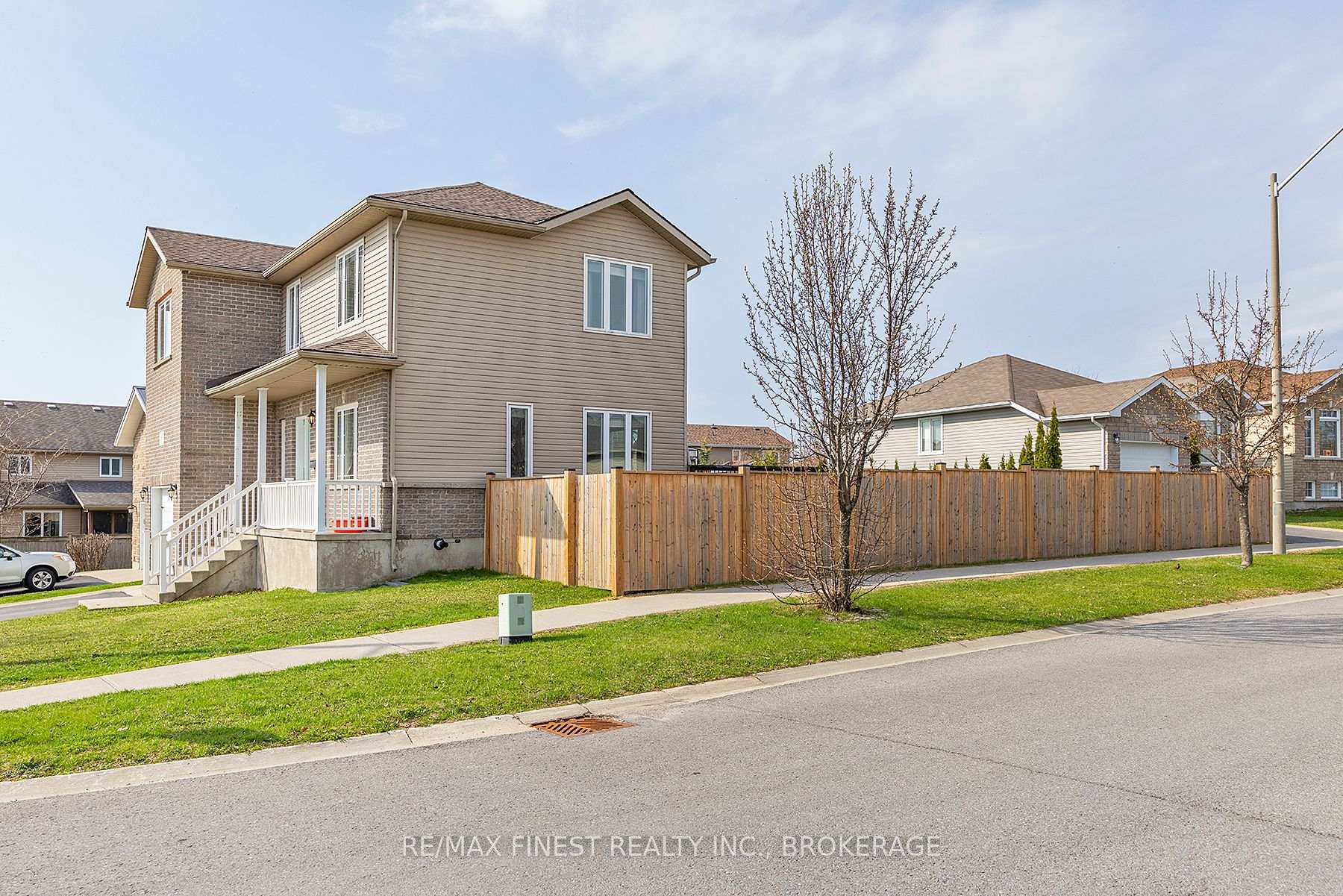 Photo 3 of 106 Connell Drive, Loyalist, Amherstview — HOMEH