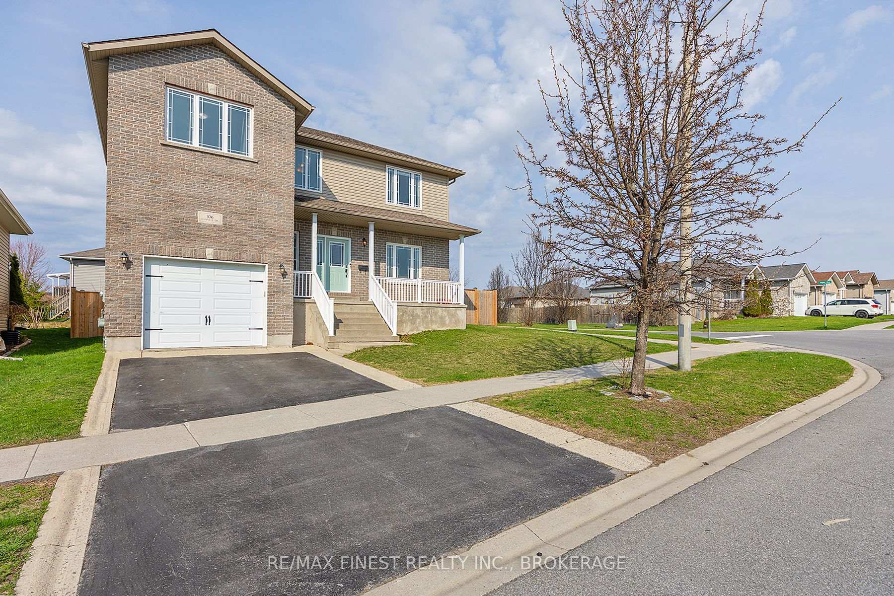 Photo 5 of 106 Connell Drive, Loyalist, Amherstview — HOMEH