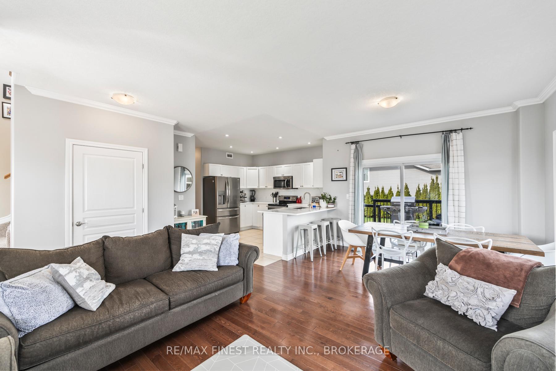 Photo 10 of 106 Connell Drive, Loyalist, Amherstview — HOMEH