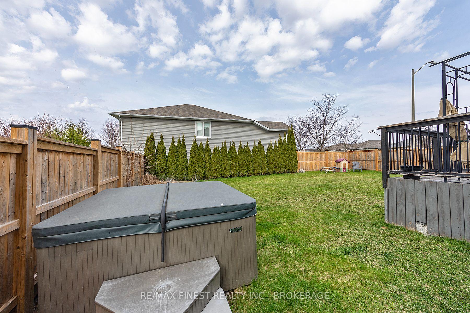 Photo 47 of 106 Connell Drive, Loyalist, Amherstview — HOMEH