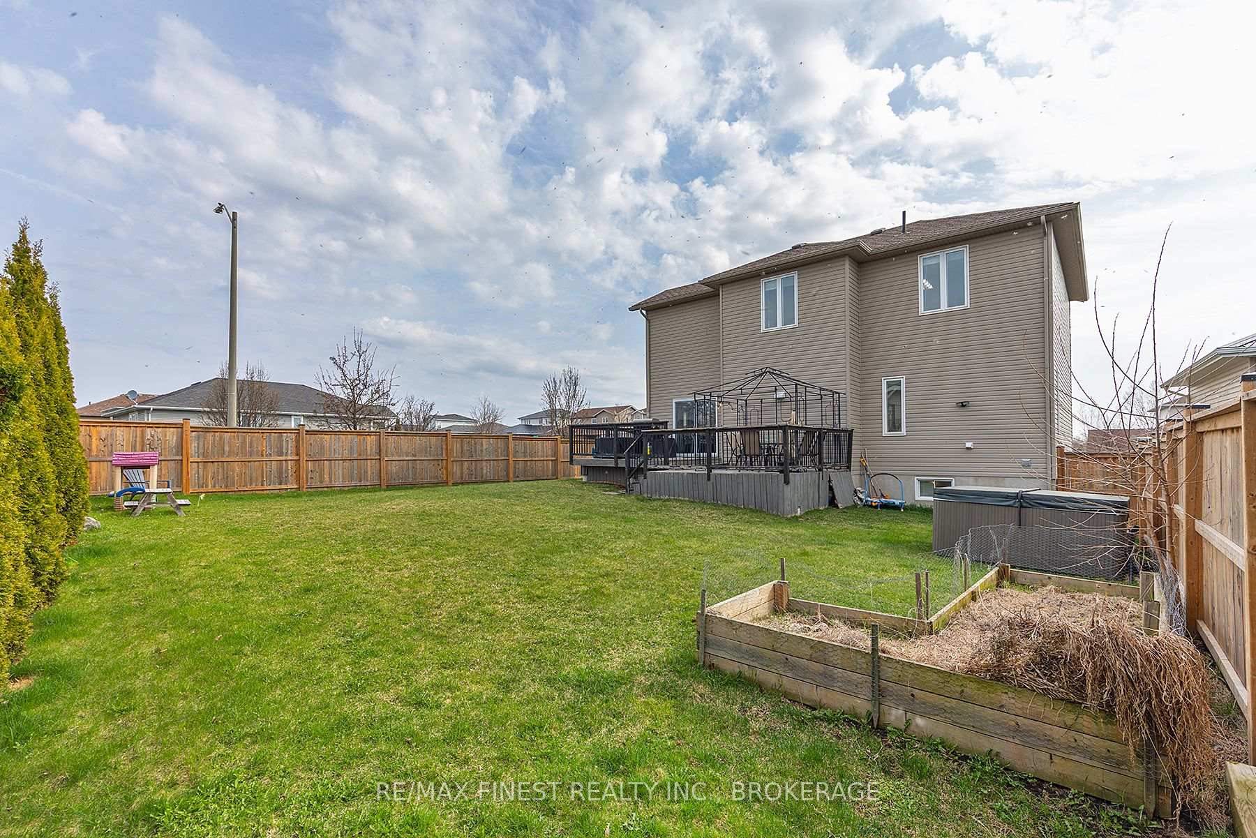 Photo 50 of 106 Connell Drive, Loyalist, Amherstview — HOMEH