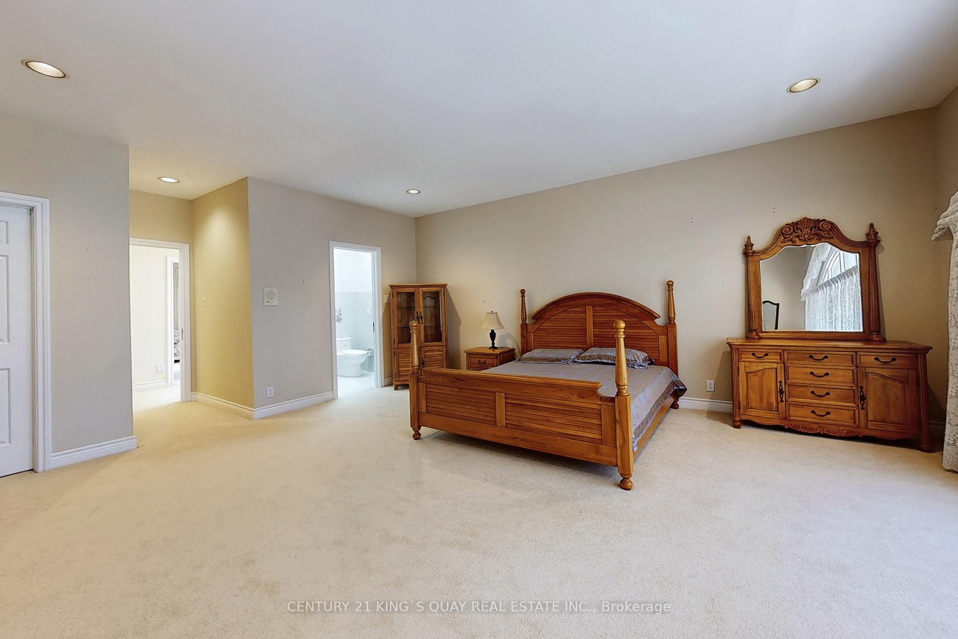 Photo 16 of 20 limcombe Drive, Markham, Bayview Glen — HOMEH