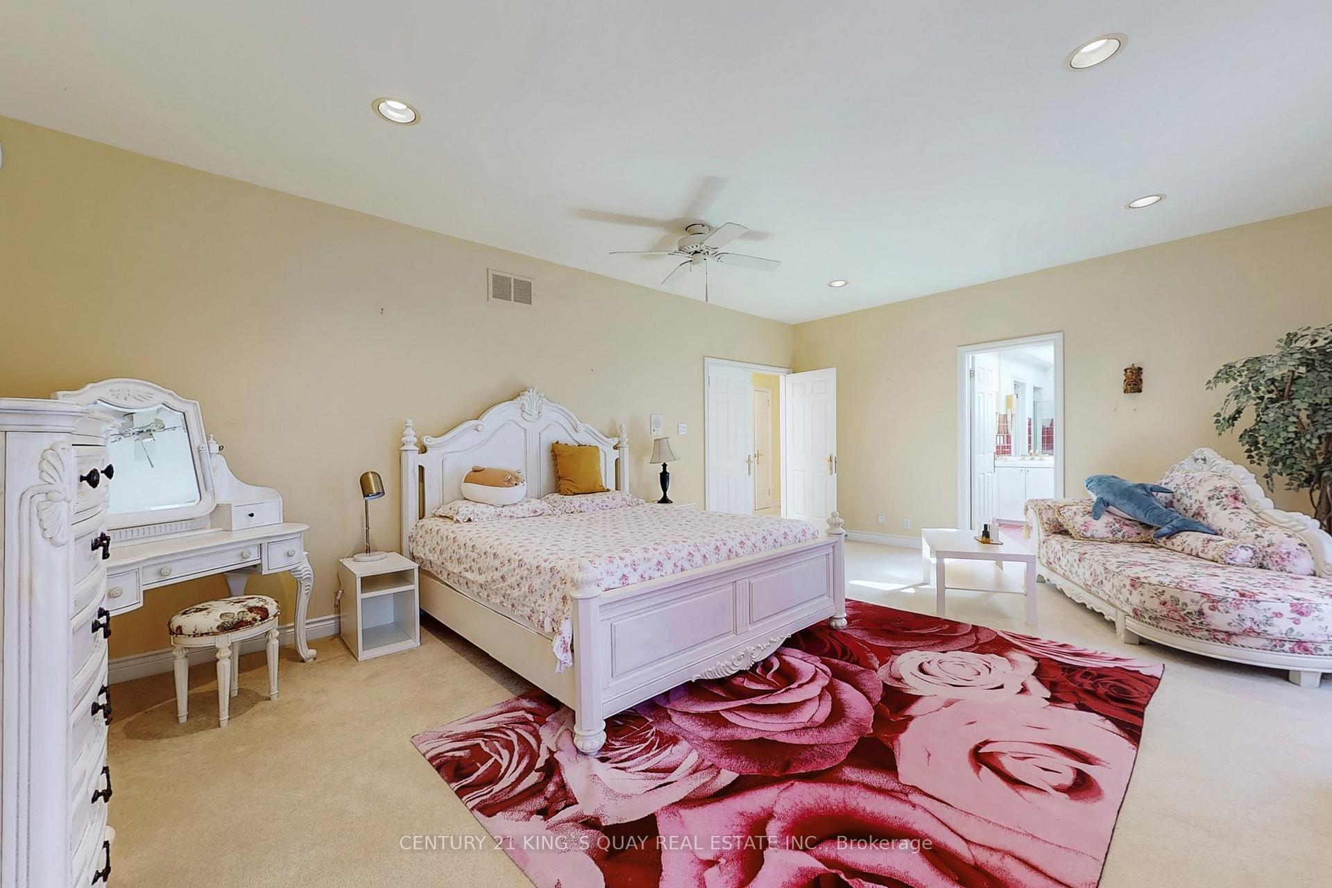 Photo 17 of 20 limcombe Drive, Markham, Bayview Glen — HOMEH