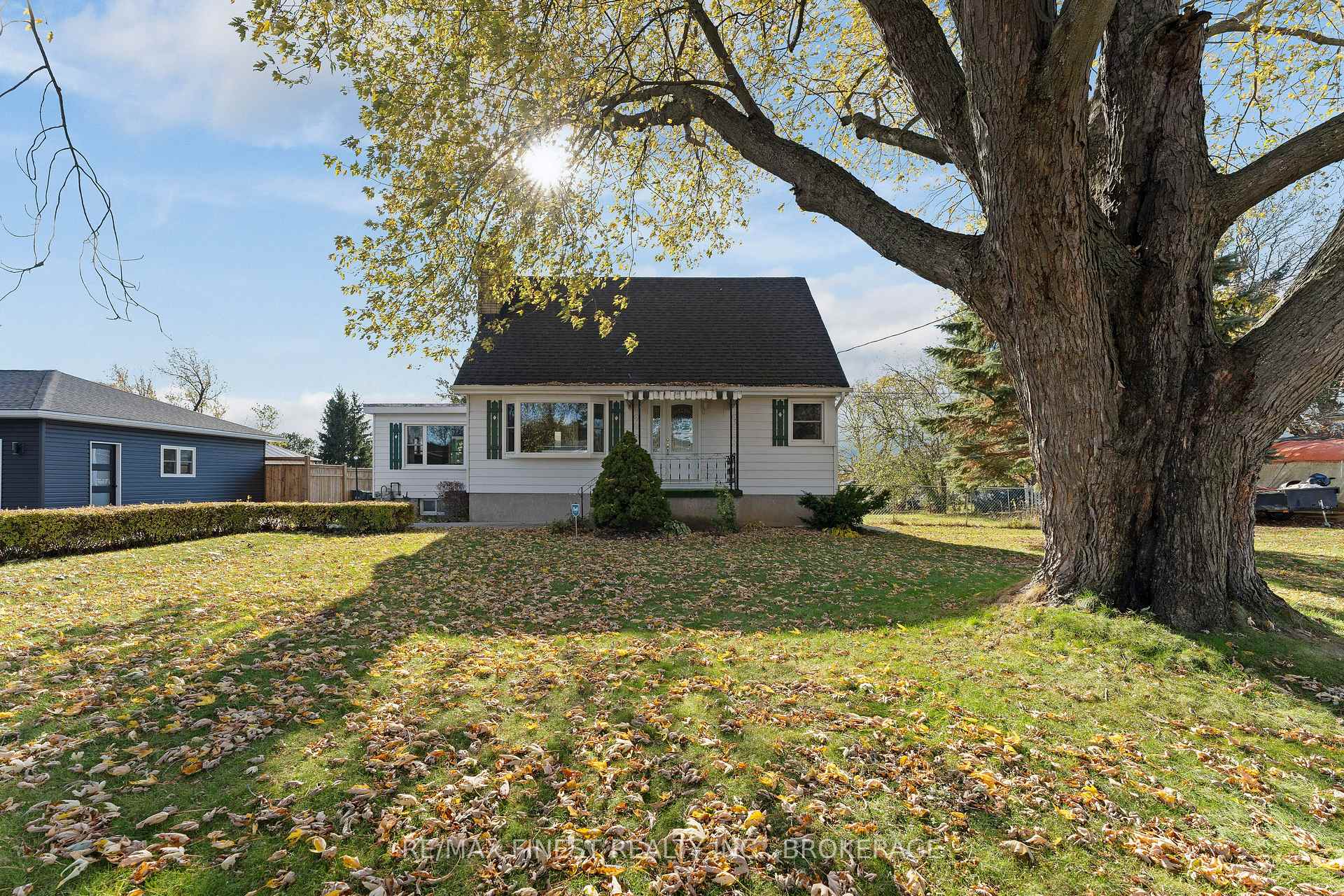 Photo 2 of 1761 Floyd Avenue, Kingston, City North of 401 — HOMEH