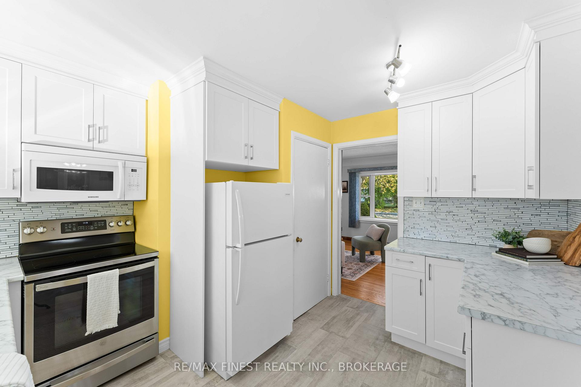 Photo 7 of 1761 Floyd Avenue, Kingston, City North of 401 — HOMEH