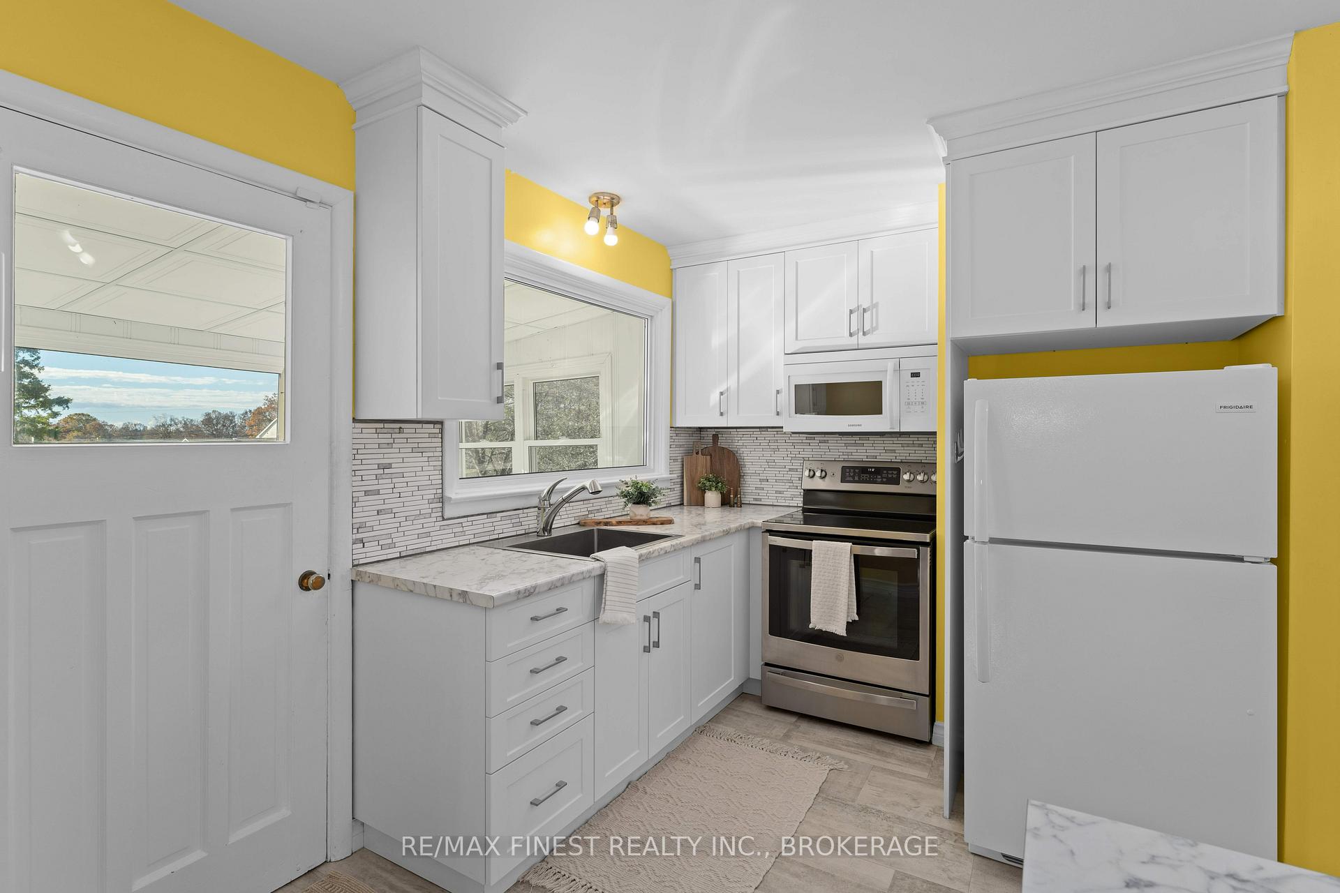 Photo 10 of 1761 Floyd Avenue, Kingston, City North of 401 — HOMEH