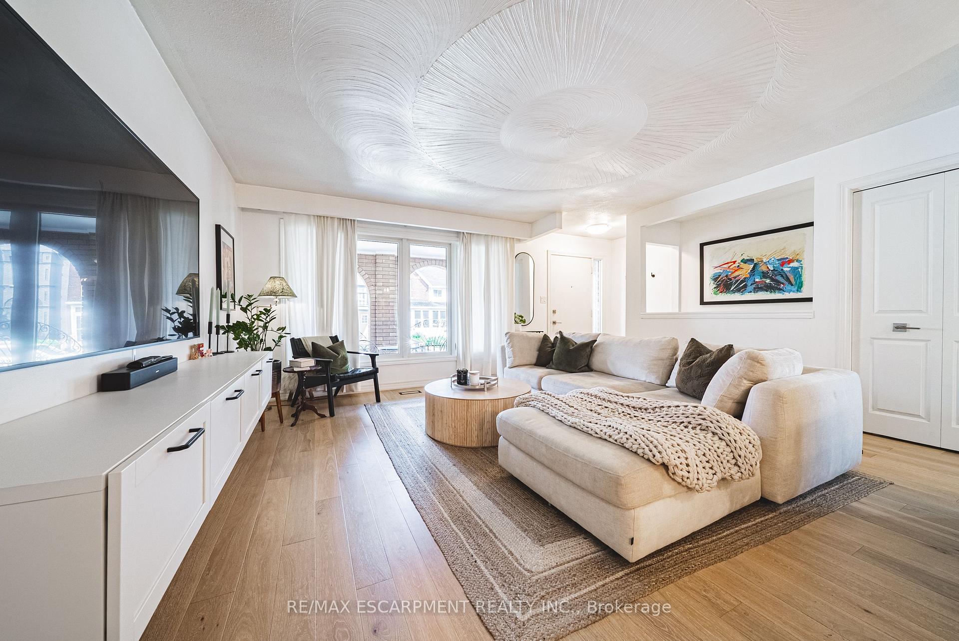Photo 3 of 179 Ray Street N, Hamilton, Strathcona — HOMEH