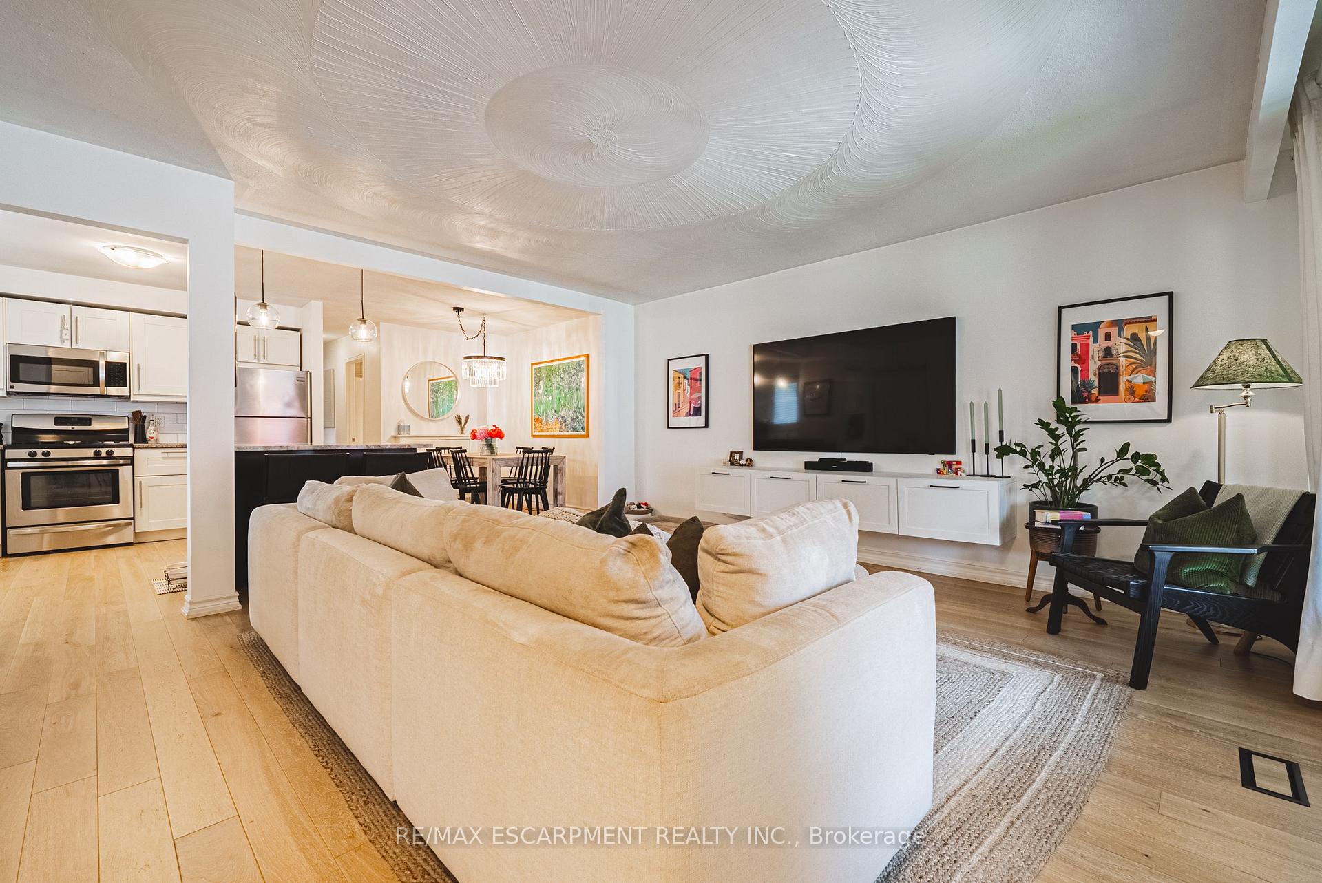 Photo 5 of 179 Ray Street N, Hamilton, Strathcona — HOMEH