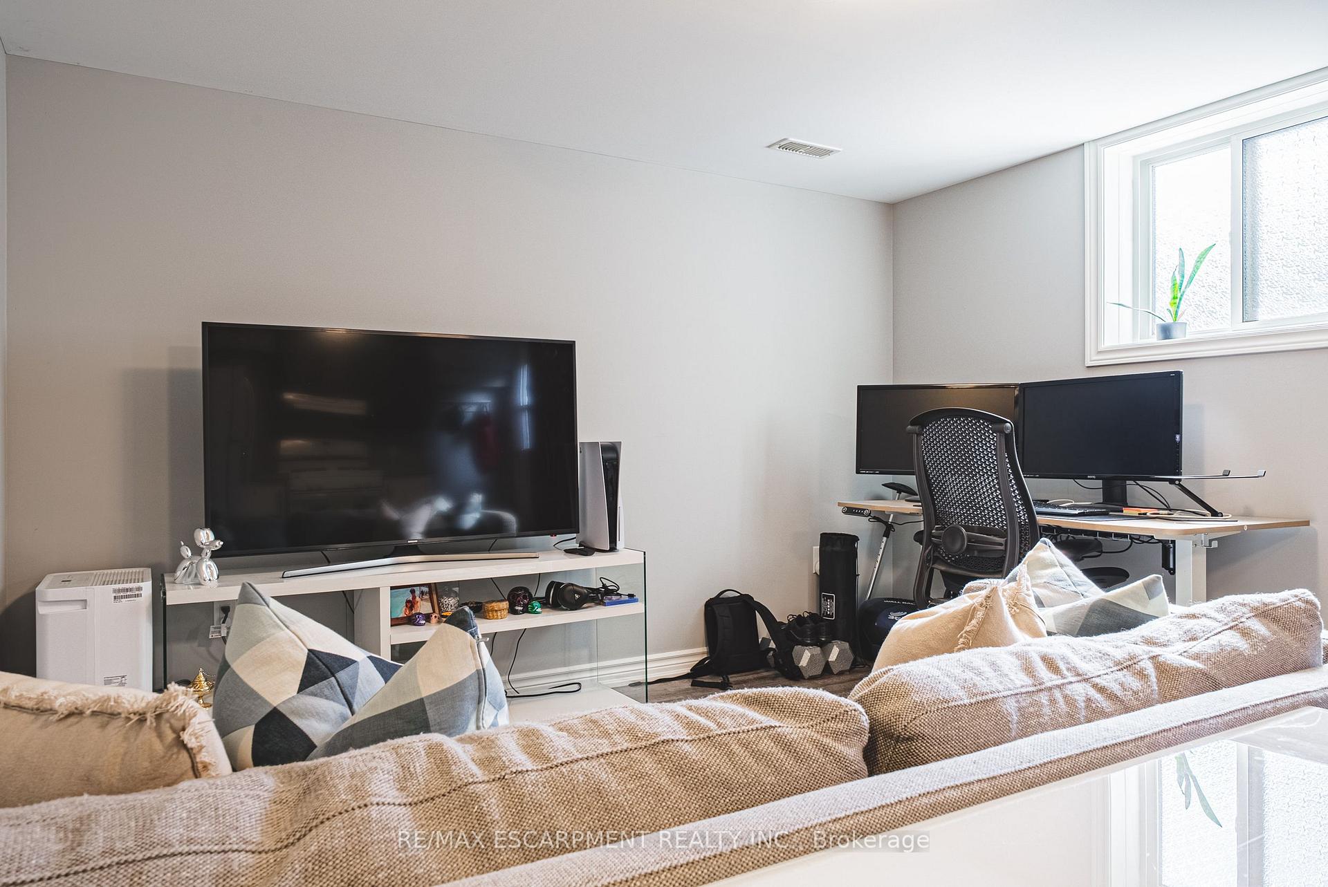 Photo 16 of 179 Ray Street N, Hamilton, Strathcona — HOMEH
