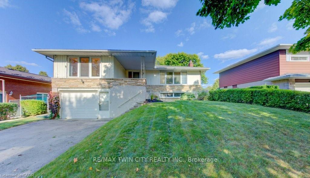 Photo 1 of 12 Old York Crescent, Kitchener, Heritage Park - Kitchener — HOMEH