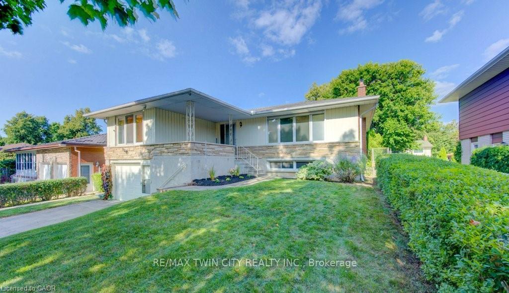 Photo 2 of 12 Old York Crescent, Kitchener, Heritage Park - Kitchener — HOMEH