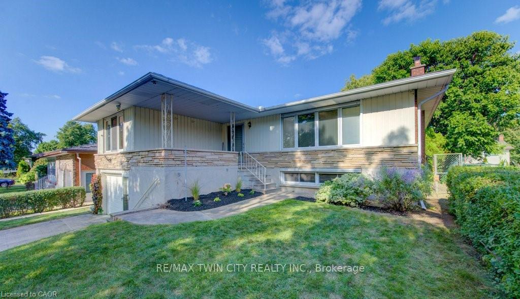 Photo 6 of 12 Old York Crescent, Kitchener, Heritage Park - Kitchener — HOMEH