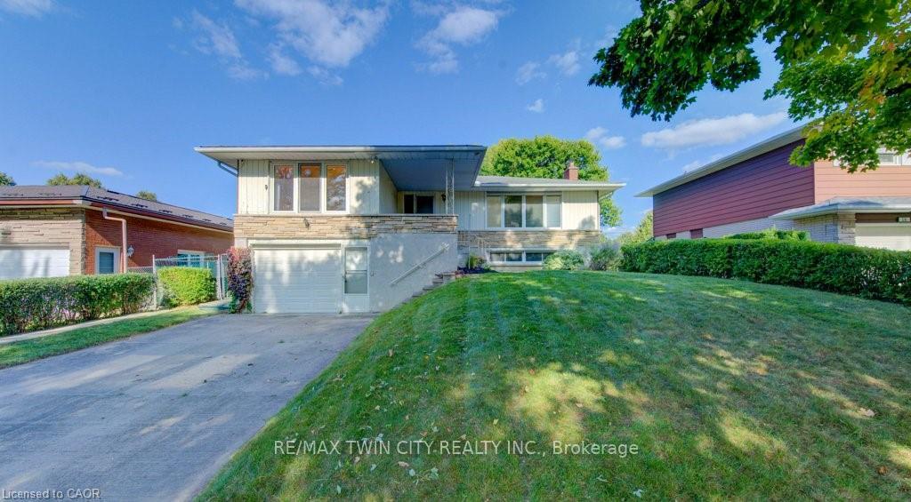 Photo 7 of 12 Old York Crescent, Kitchener, Heritage Park - Kitchener — HOMEH