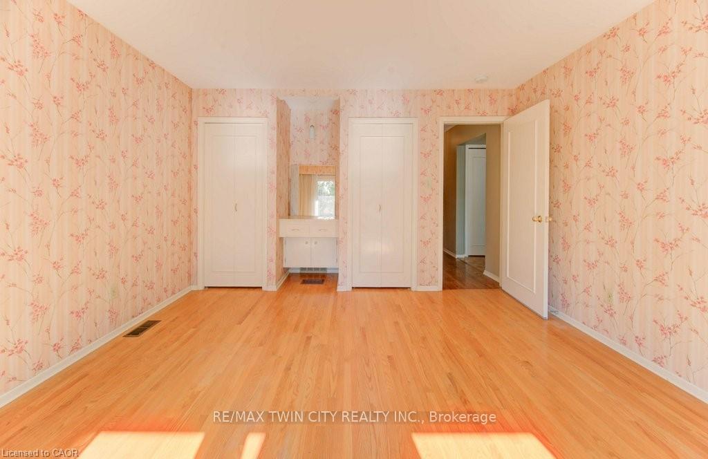 Photo 15 of 12 Old York Crescent, Kitchener, Heritage Park - Kitchener — HOMEH