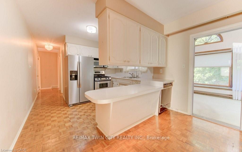 Photo 29 of 12 Old York Crescent, Kitchener, Heritage Park - Kitchener — HOMEH