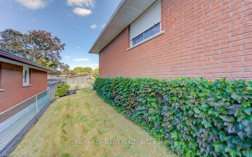 Photo 47 of 12 Old York Crescent, Kitchener, Heritage Park - Kitchener — HOMEH