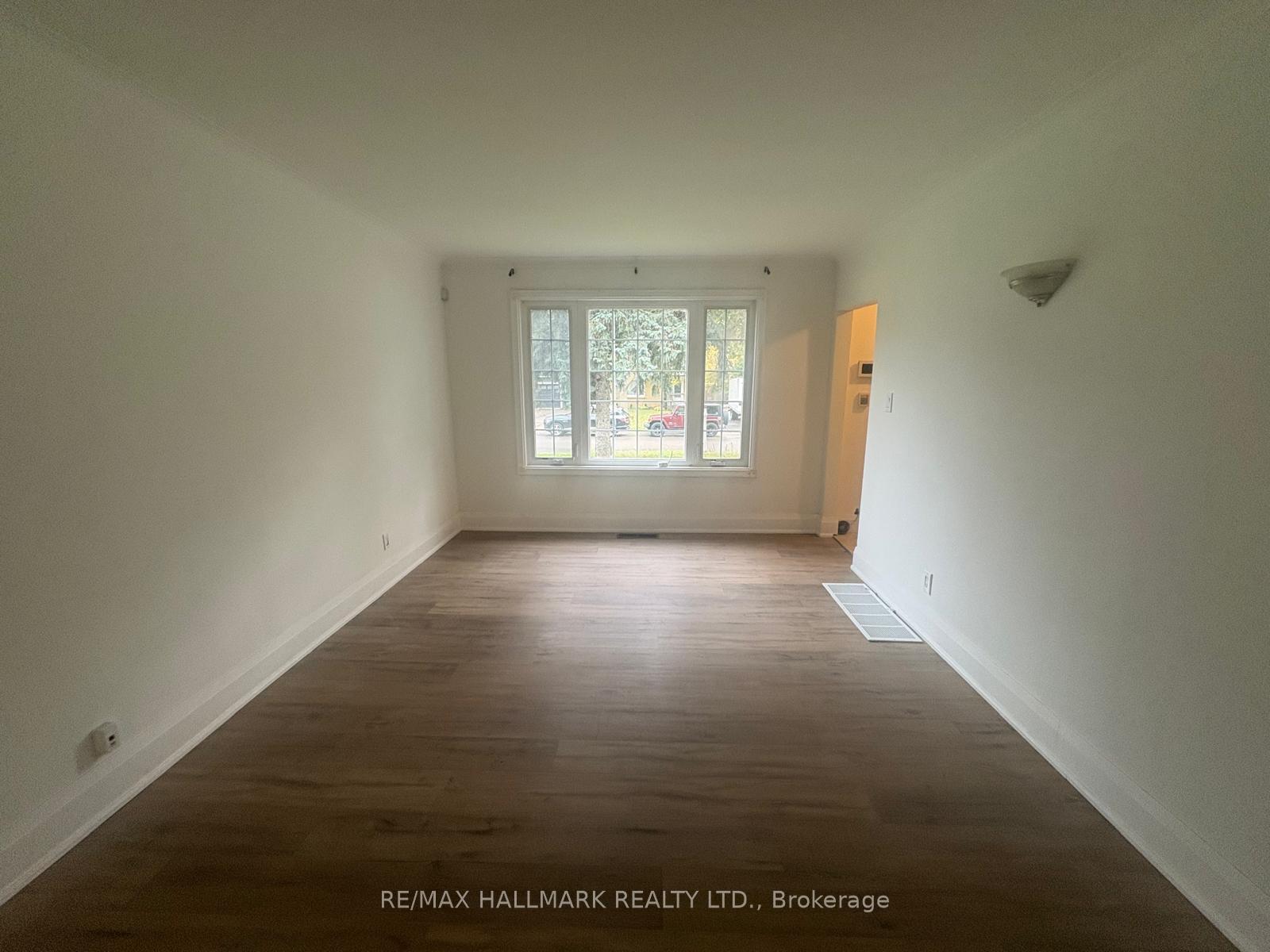 Photo 2 of 18 Woodward Avenue, Markham, Grandview — HOMEH