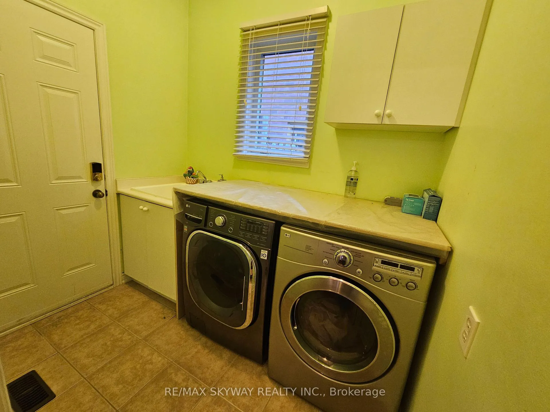 Photo 9 of 34 Terrance Drive, Markham, Box Grove — HOMEH
