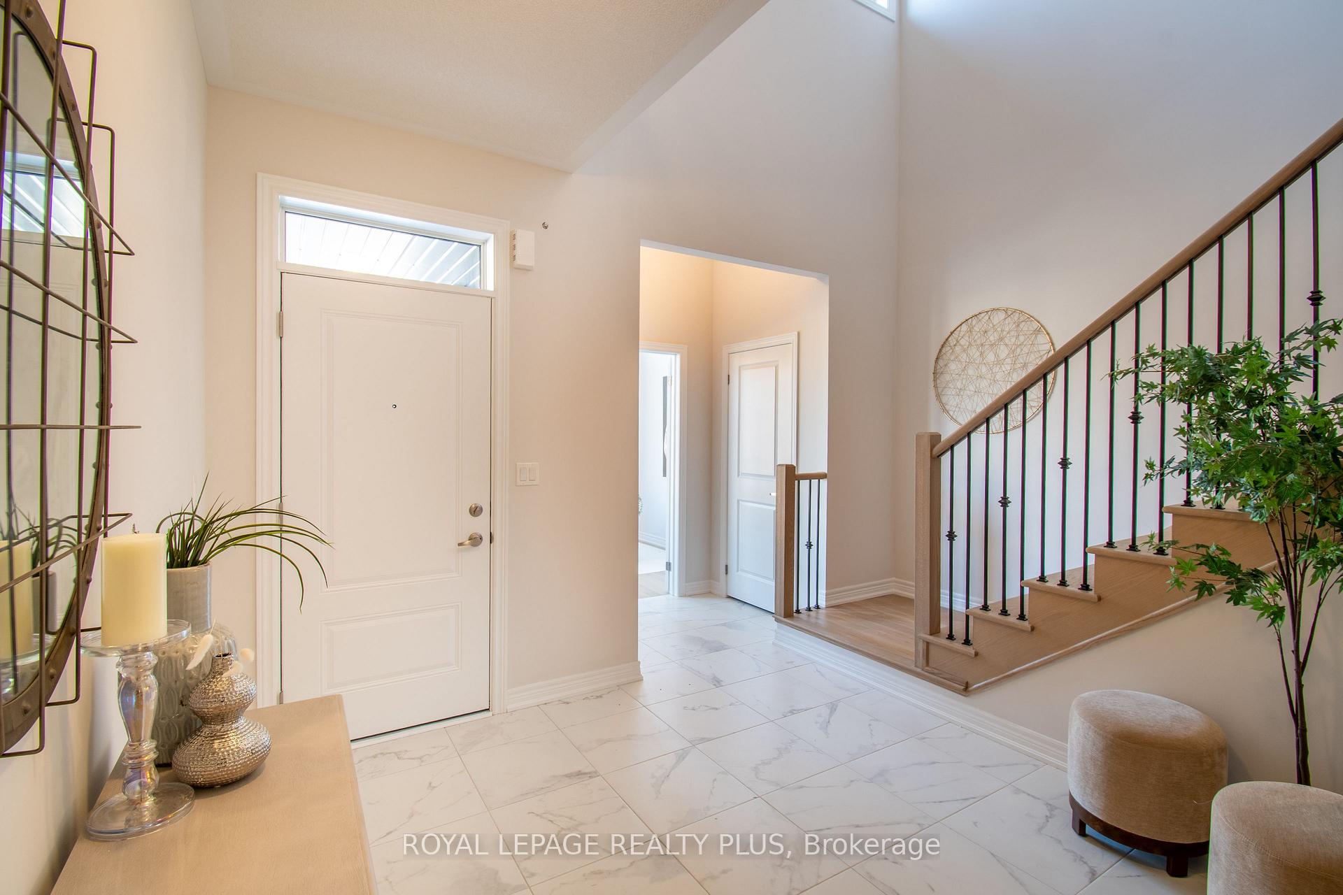 Photo 2 of 1454 Davis Loop Circle, Innisfil, Lefroy — HOMEH