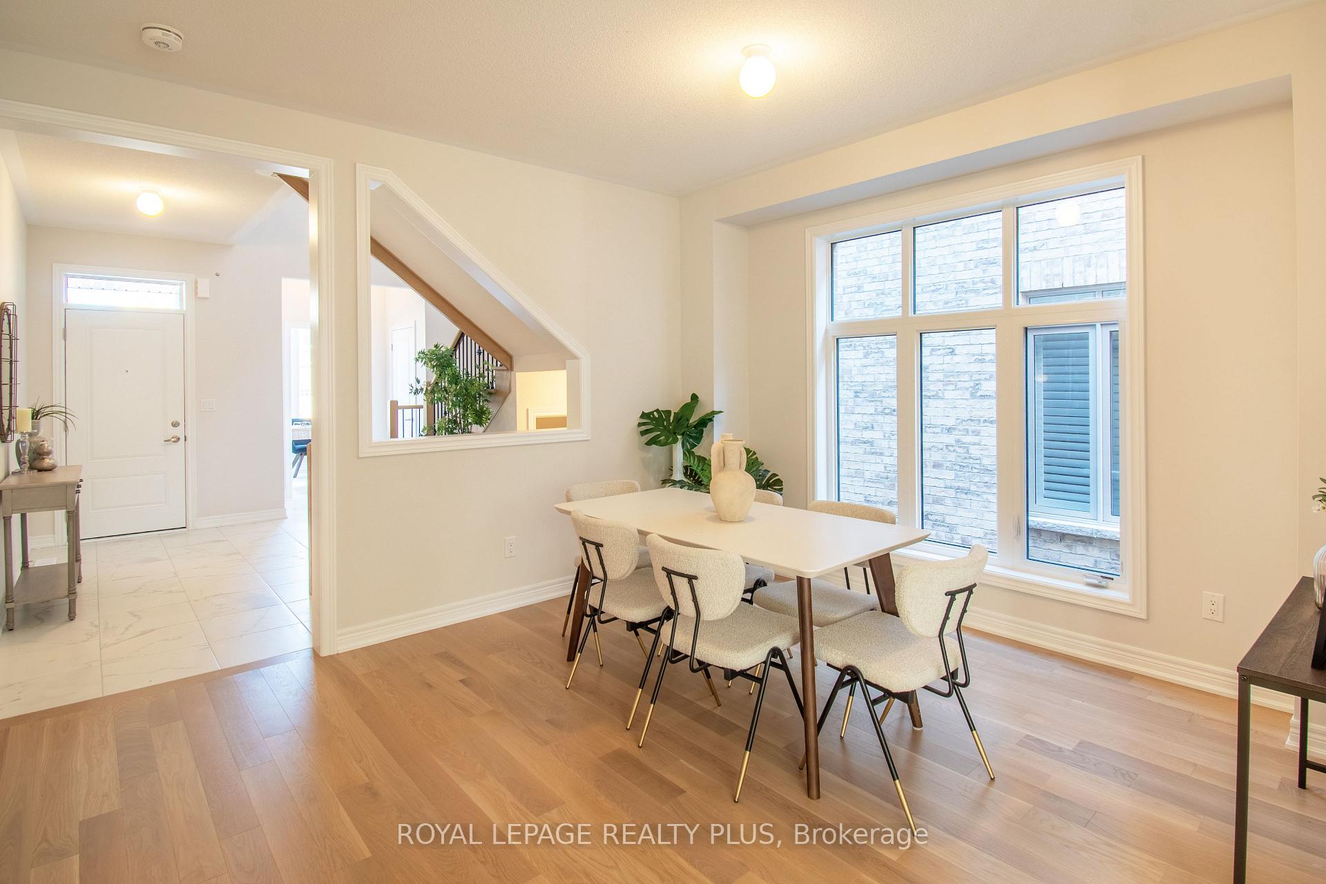 Photo 5 of 1454 Davis Loop Circle, Innisfil, Lefroy — HOMEH