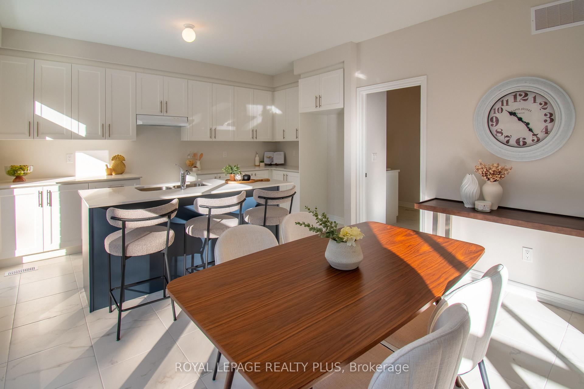 Photo 11 of 1454 Davis Loop Circle, Innisfil, Lefroy — HOMEH