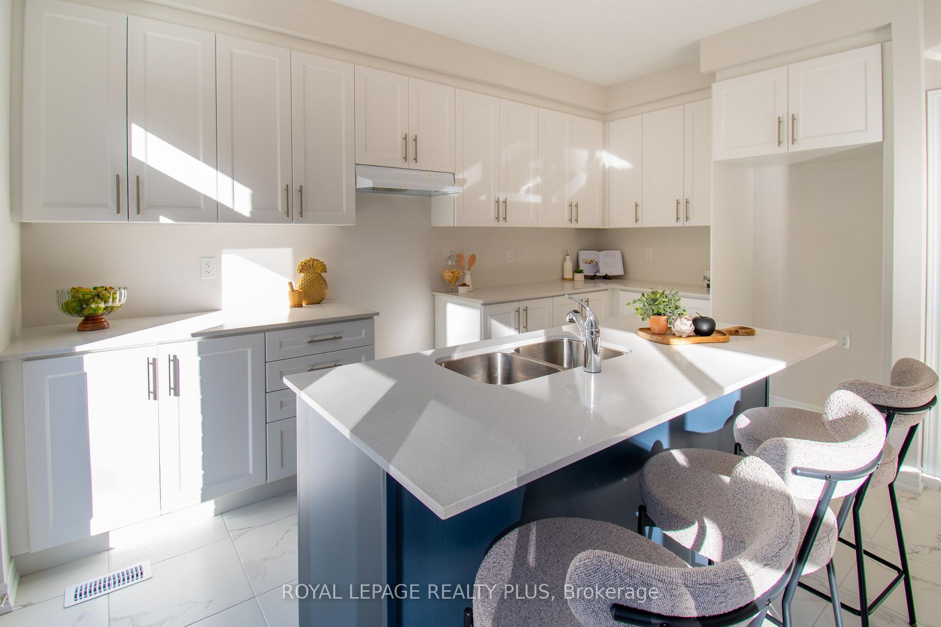 Photo 12 of 1454 Davis Loop Circle, Innisfil, Lefroy — HOMEH