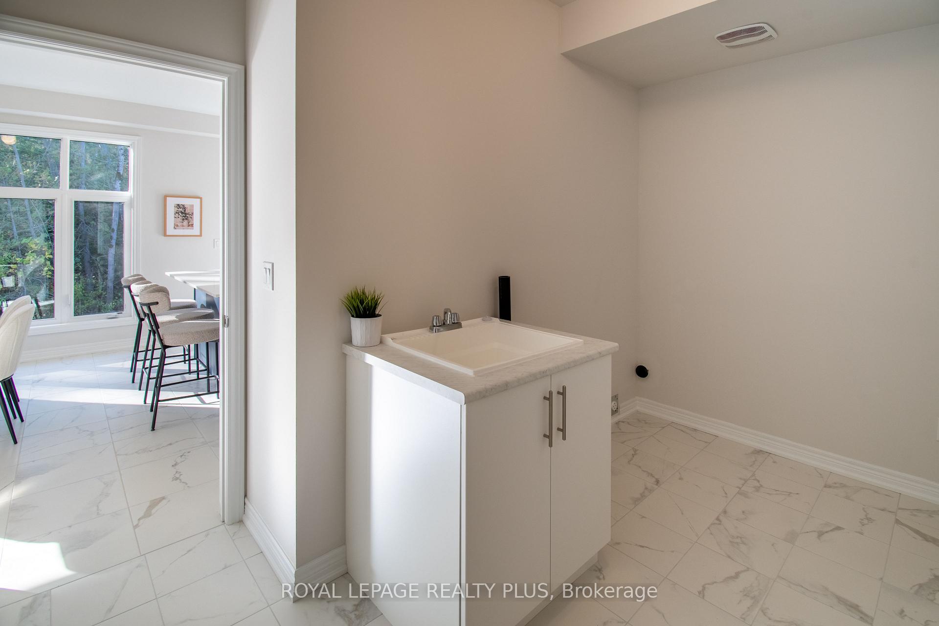 Photo 15 of 1454 Davis Loop Circle, Innisfil, Lefroy — HOMEH
