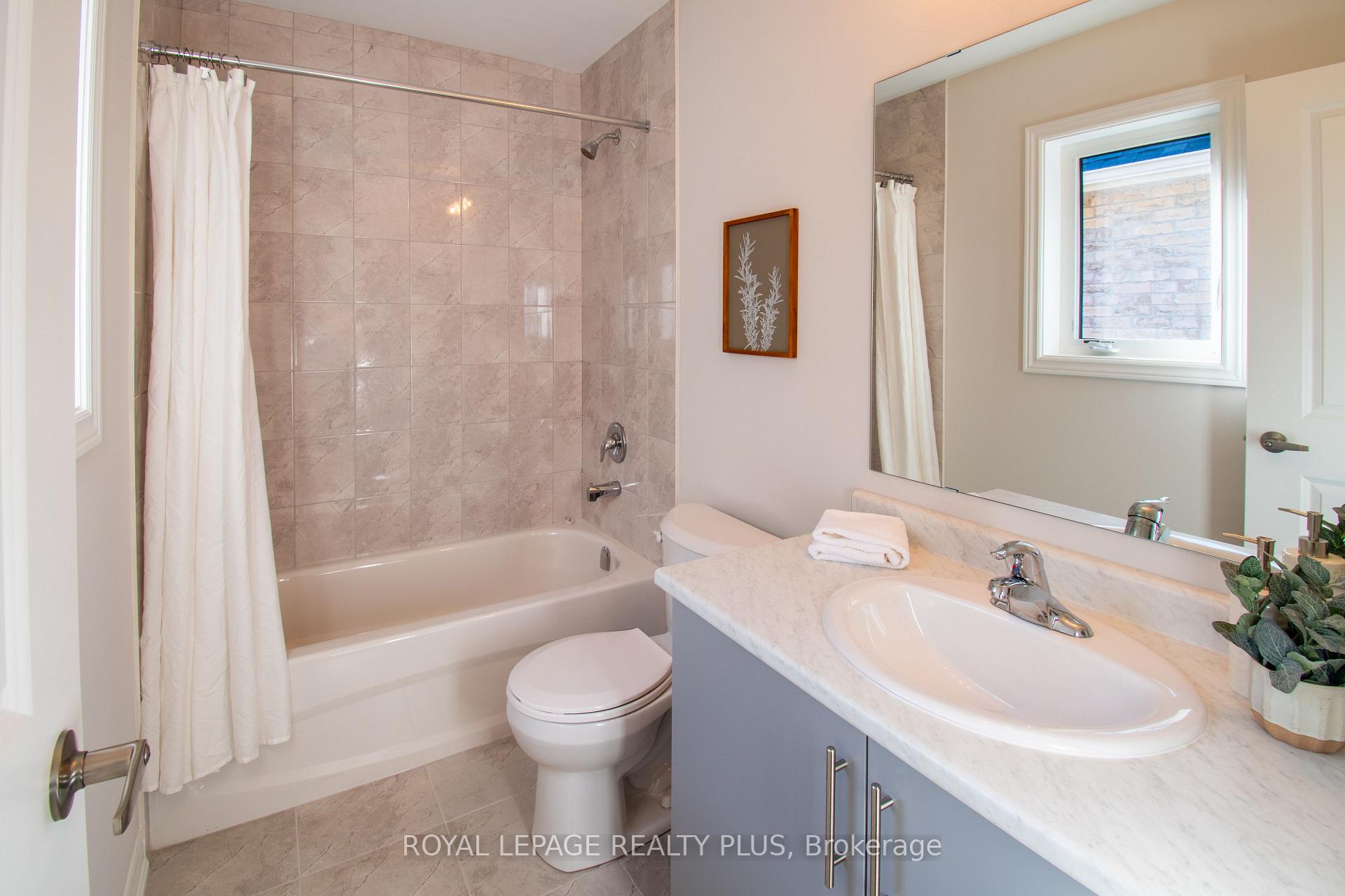 Photo 33 of 1454 Davis Loop Circle, Innisfil, Lefroy — HOMEH