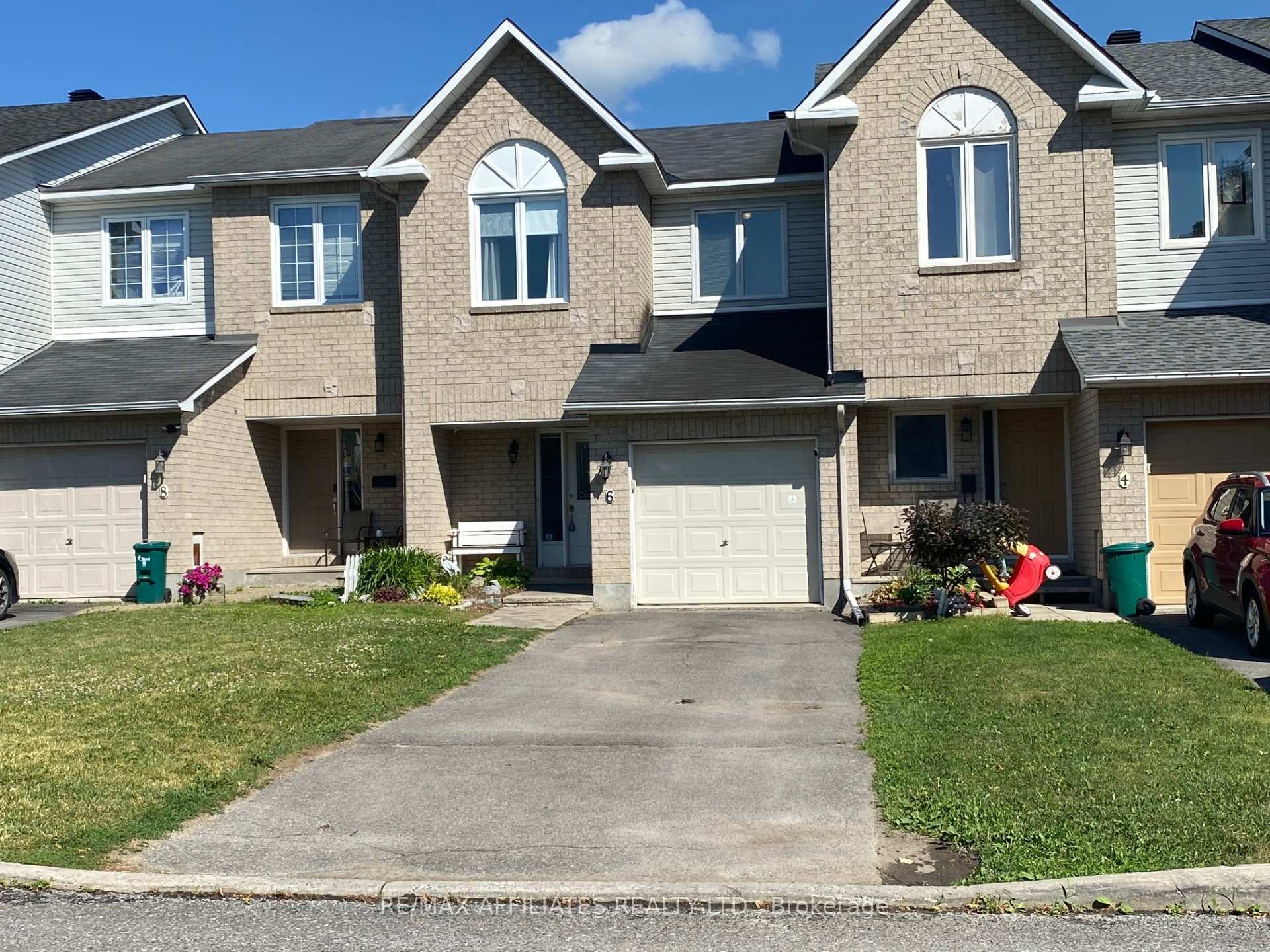 Photo 1 of 6 Eagleview Street, Ottawa, Kanata - Emerald Meadows/Trailwest — HOMEH