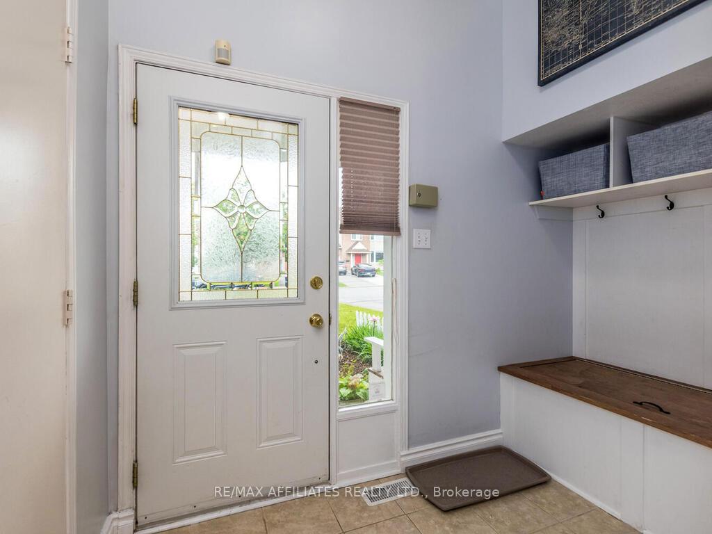 Photo 4 of 6 Eagleview Street, Ottawa, Kanata - Emerald Meadows/Trailwest — HOMEH