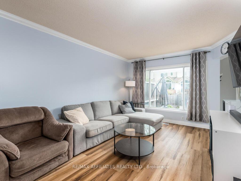 Photo 5 of 6 Eagleview Street, Ottawa, Kanata - Emerald Meadows/Trailwest — HOMEH