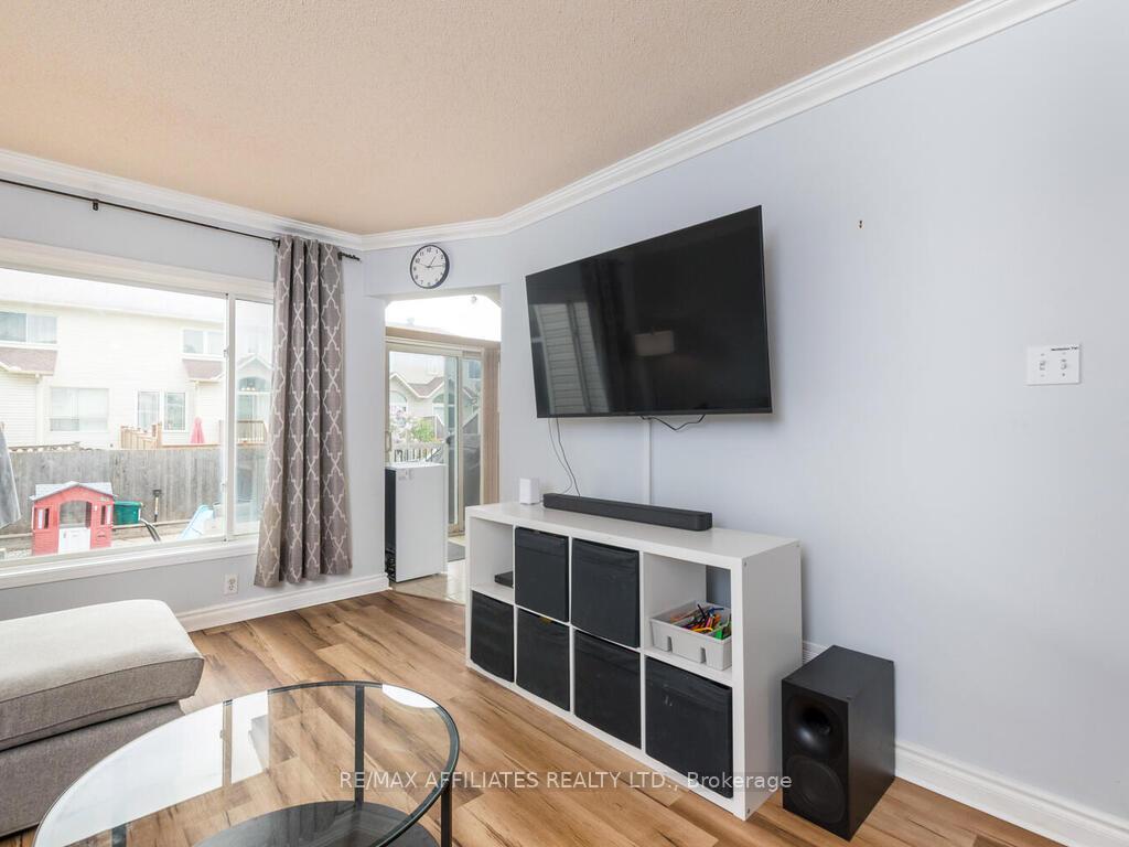 Photo 10 of 6 Eagleview Street, Ottawa, Kanata - Emerald Meadows/Trailwest — HOMEH