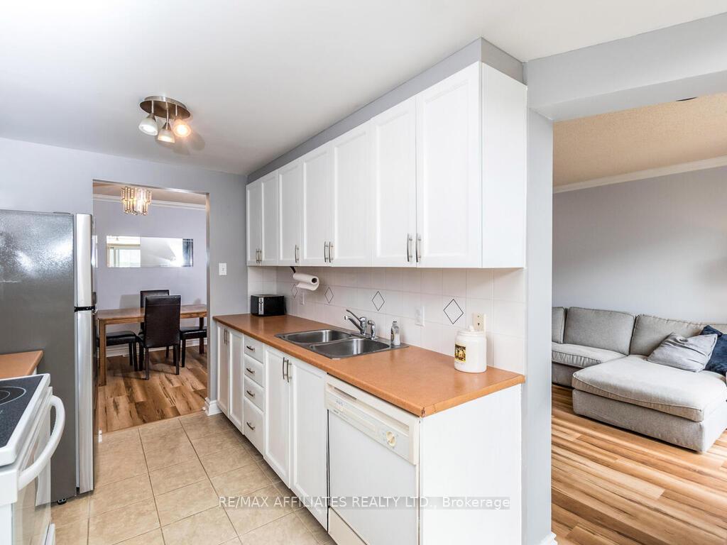 Photo 11 of 6 Eagleview Street, Ottawa, Kanata - Emerald Meadows/Trailwest — HOMEH