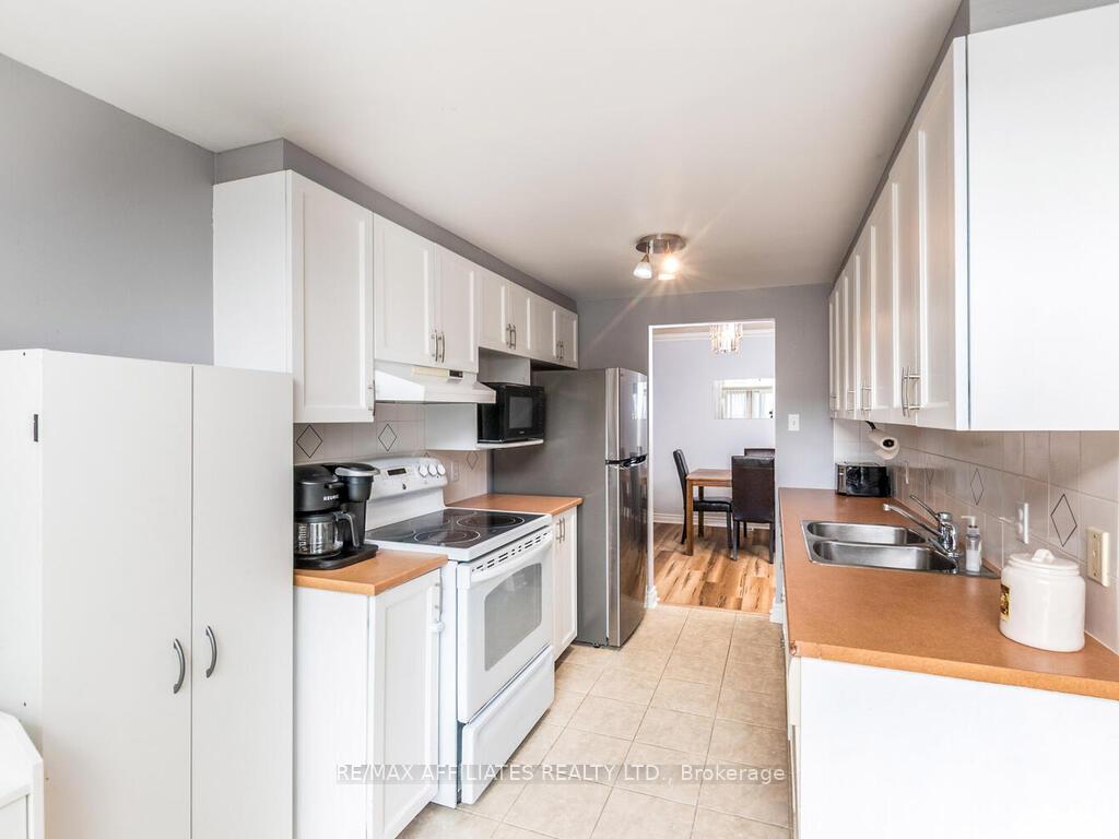 Photo 12 of 6 Eagleview Street, Ottawa, Kanata - Emerald Meadows/Trailwest — HOMEH
