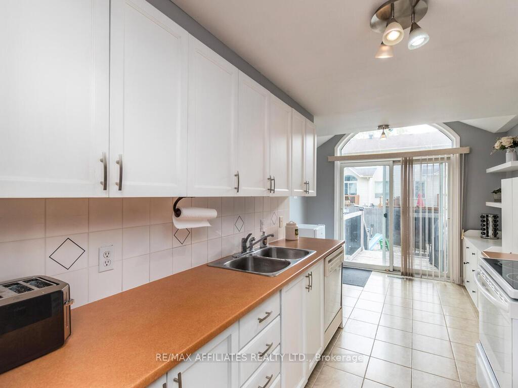 Photo 13 of 6 Eagleview Street, Ottawa, Kanata - Emerald Meadows/Trailwest — HOMEH