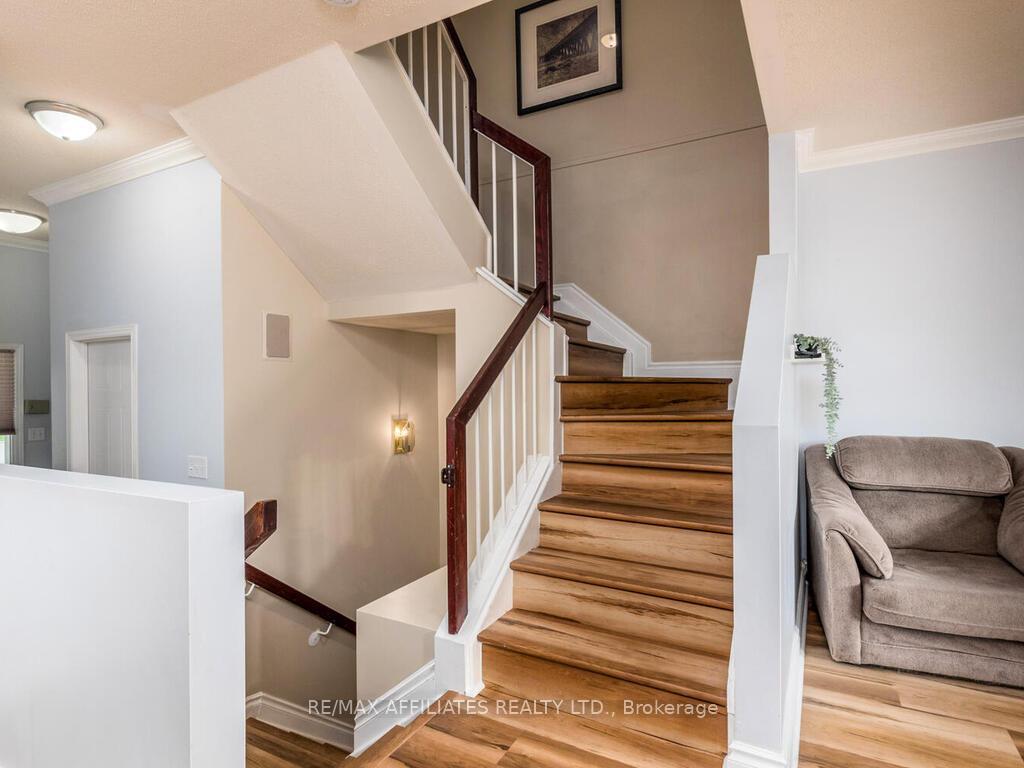 Photo 16 of 6 Eagleview Street, Ottawa, Kanata - Emerald Meadows/Trailwest — HOMEH