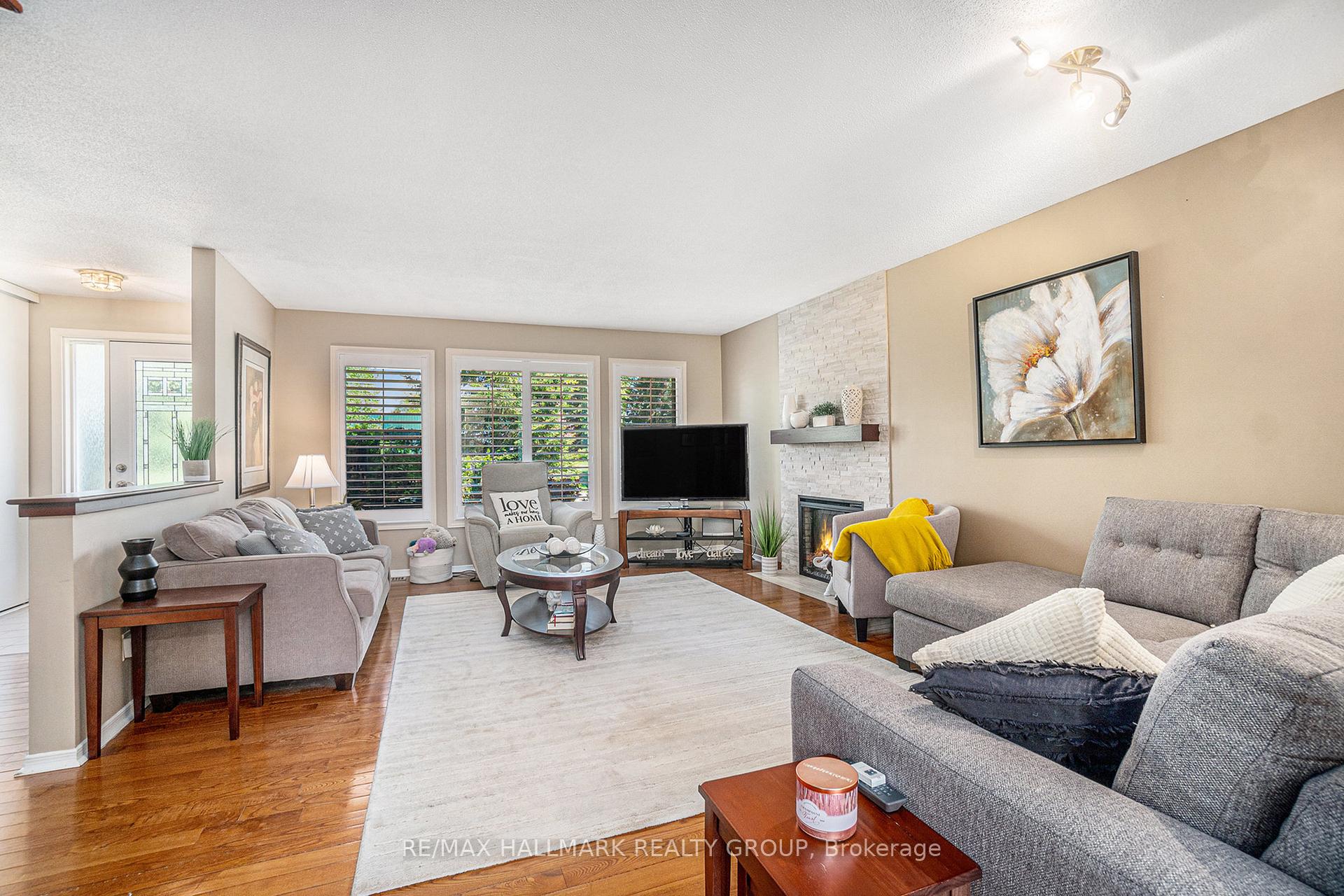 Photo 3 of 2199 Wallingford Way, Ottawa, North Gower — HOMEH