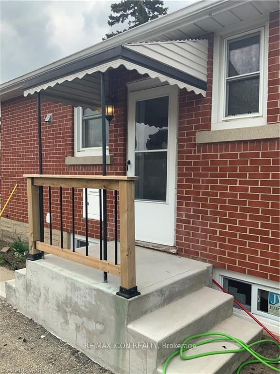 Photo 2 of 780 Rockway Drive, Kitchener — HOMEH