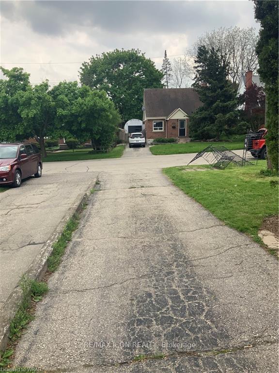 Photo 14 of 780 Rockway Drive, Kitchener — HOMEH